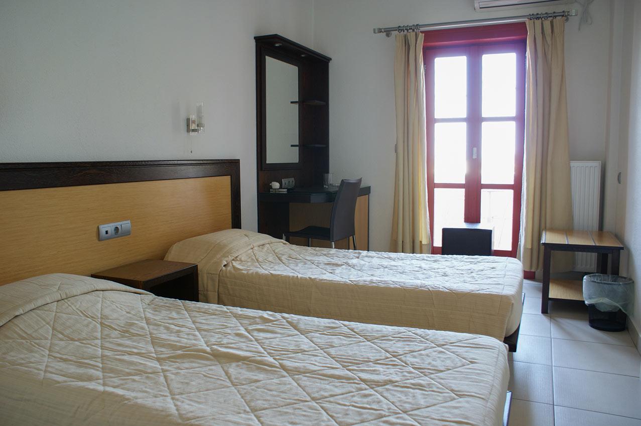 Aposperides Hotel Livadi  Exterior photo