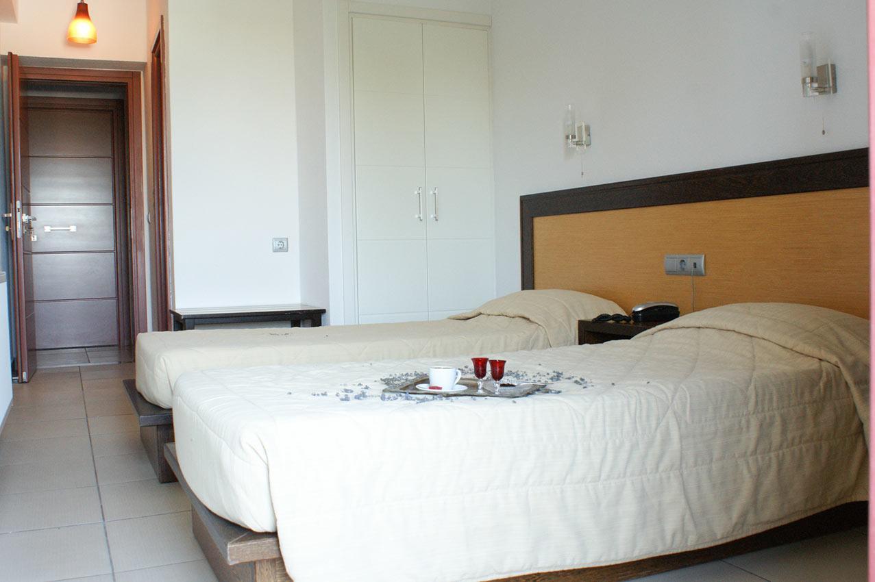 Aposperides Hotel Livadi  Exterior photo