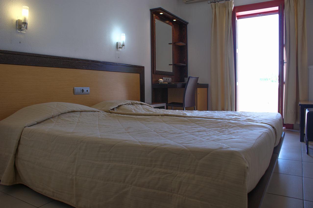 Aposperides Hotel Livadi  Exterior photo