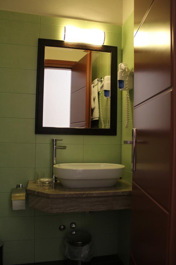 Aposperides Hotel Livadi  Exterior photo
